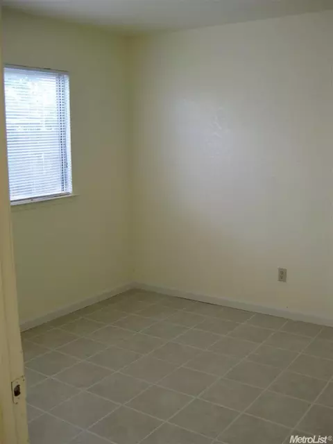 1105 Haron Ln, Modesto, CA 95351 photo 4