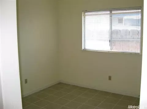 1105 Haron Ln, Modesto, CA 95351 photo 7