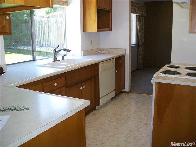 4740 Rustic Rd, Fair Oaks, CA 95628 photo 2