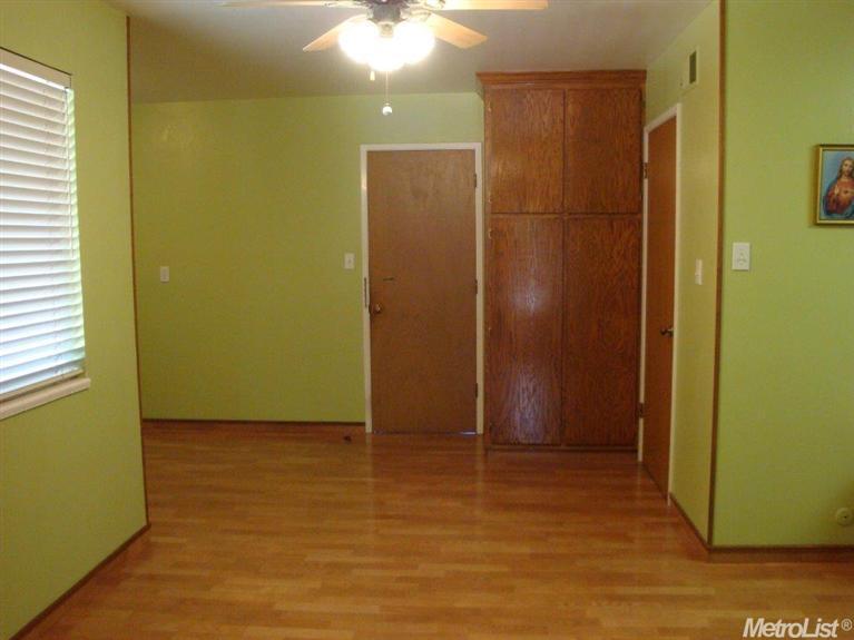 2215 W Walnut St, Lodi, CA 95242 photo 4