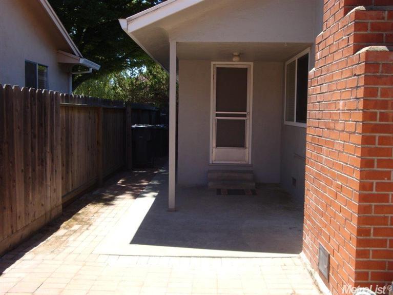 2215 W Walnut St, Lodi, CA 95242 photo 8
