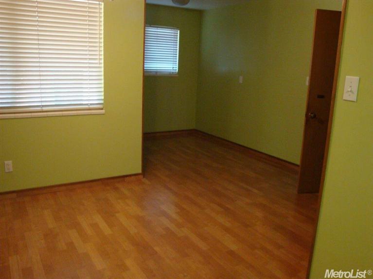 2215 W Walnut St, Lodi, CA 95242 photo 3