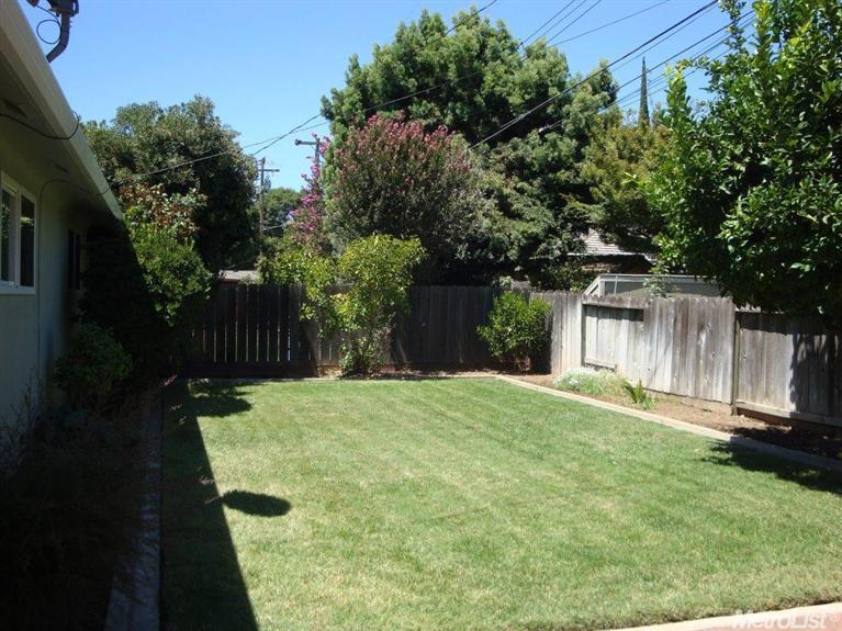 2215 W Walnut St, Lodi, CA 95242 photo 9
