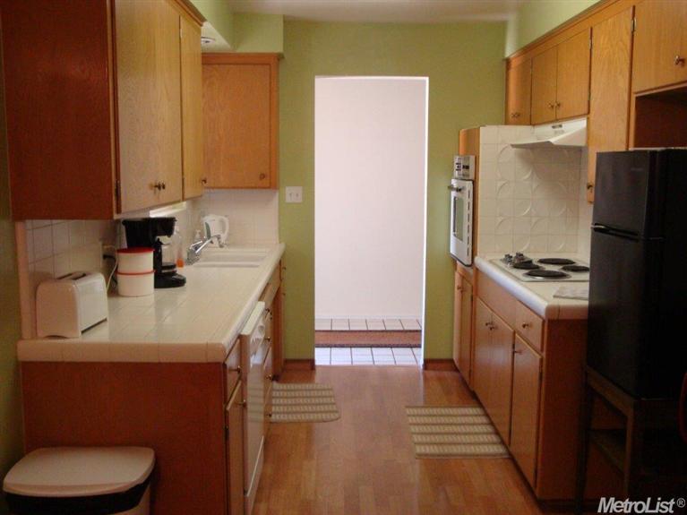 2215 W Walnut St, Lodi, CA 95242 photo 5