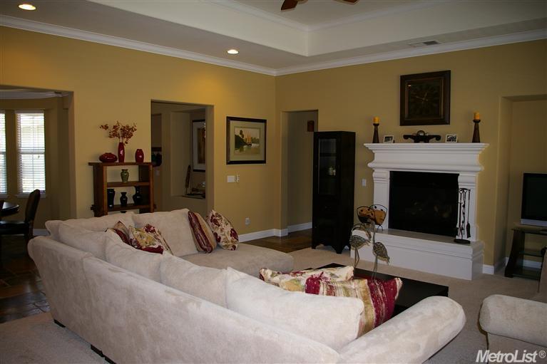 3825 Gresham Ln, Sacramento, CA 95835 photo 4