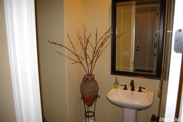 3825 Gresham Ln, Sacramento, CA 95835 photo 9