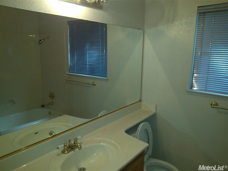 375 Lopez Ln, Tracy, CA 95376 photo 4