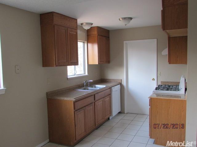 515 Mingo Way, Lathrop, CA 95330 photo 3
