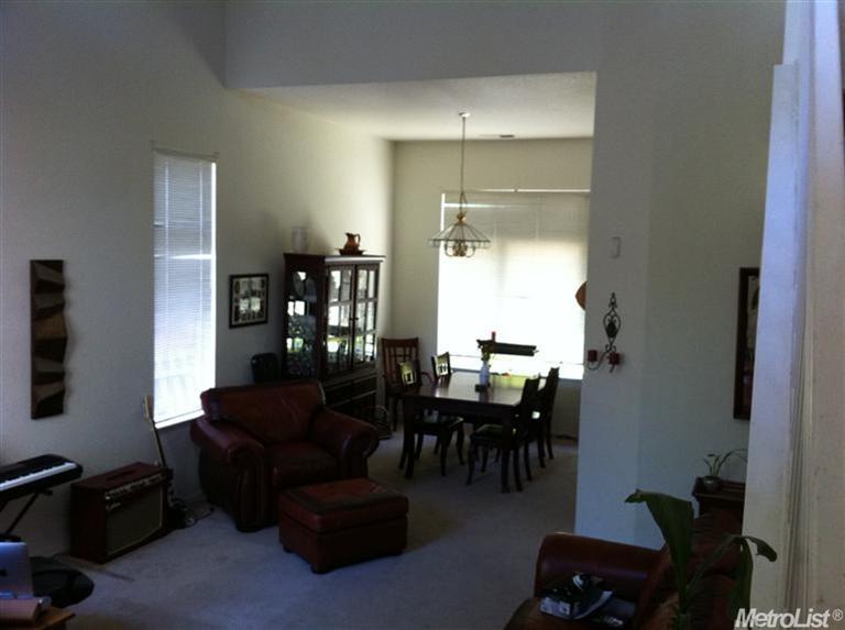 974 Shelborne Dr, Tracy, CA 95377 photo 2