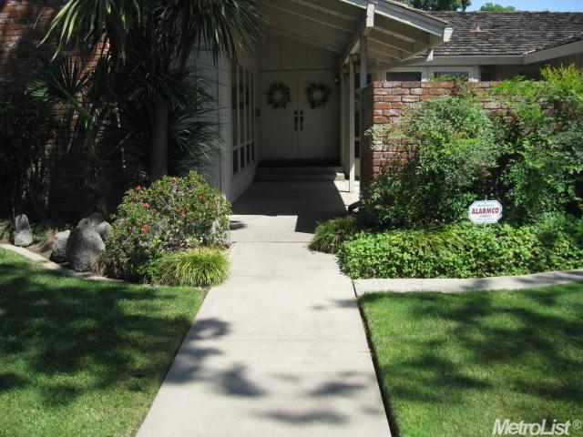 405 Leveland Ln, Modesto, CA 95350 photo 2