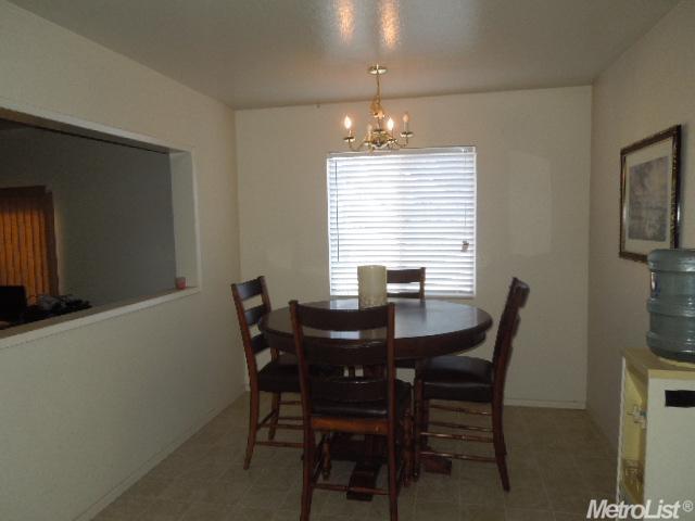2016 Dickens Dr, Modesto, CA 95350 photo 4