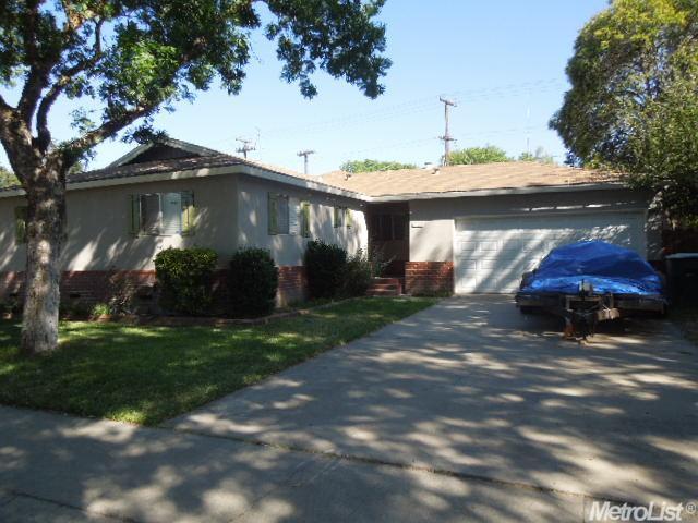 2016 Dickens Dr, Modesto, CA 95350 photo 2
