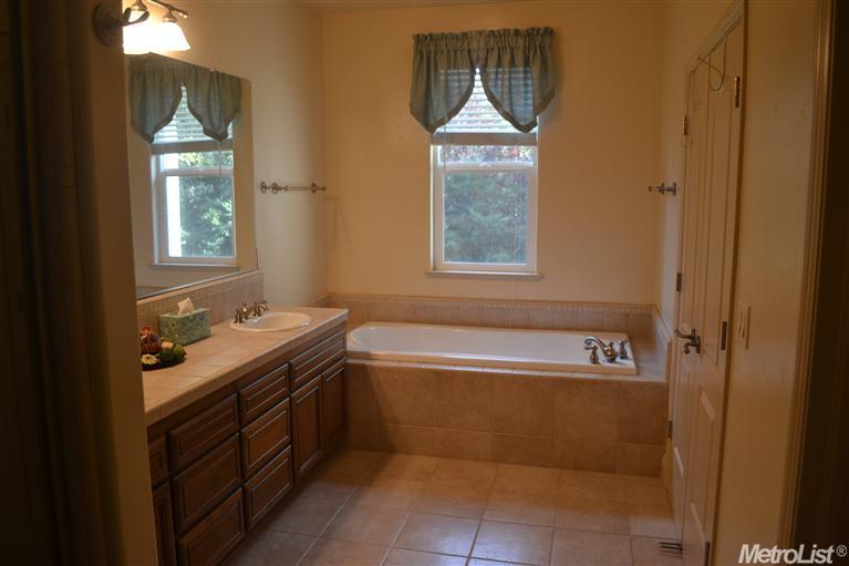 2310 Glacier Pl, Davis, CA 95616 photo 8