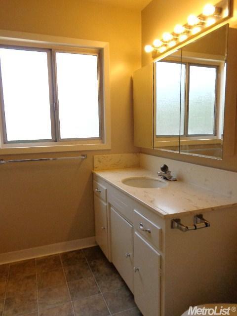 907 Helms Ln, Modesto, CA 95350 photo 10