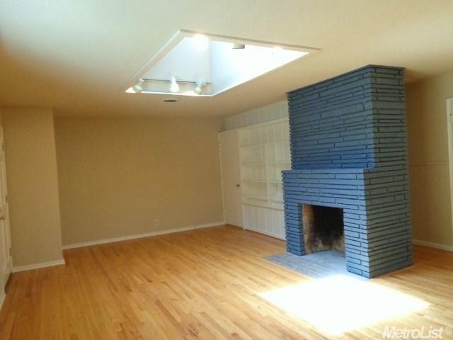 907 Helms Ln, Modesto, CA 95350 photo 2