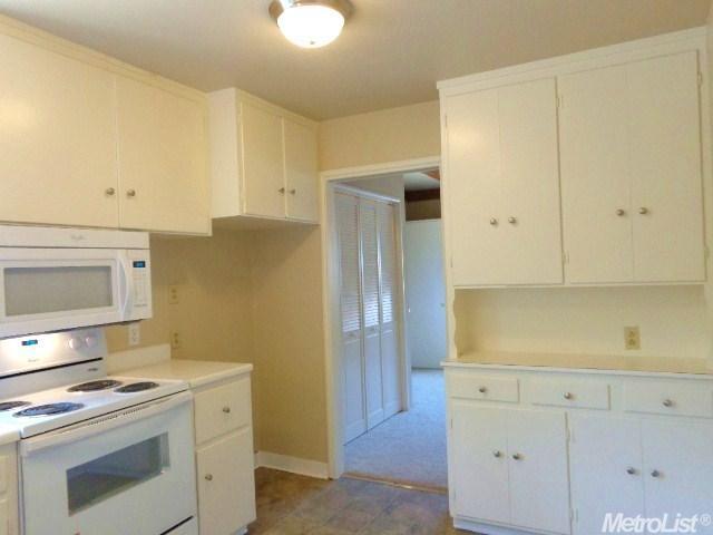 907 Helms Ln, Modesto, CA 95350 photo 4
