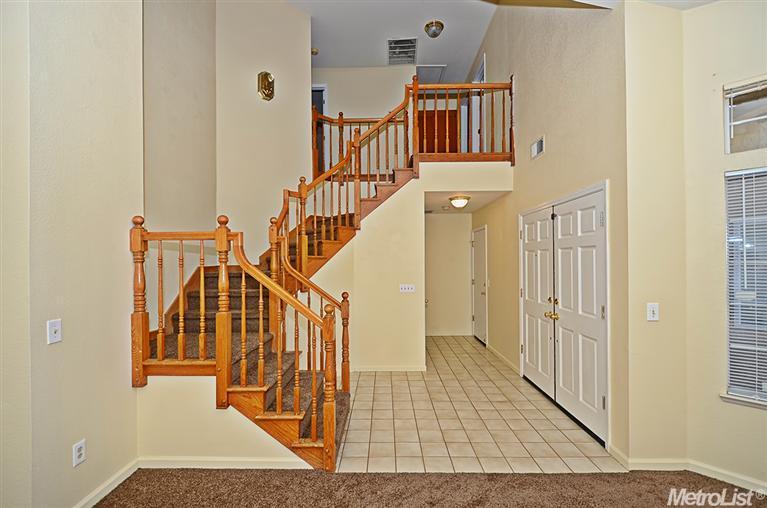 220 Mount Oso Ave, Tracy, CA 95376 photo 2