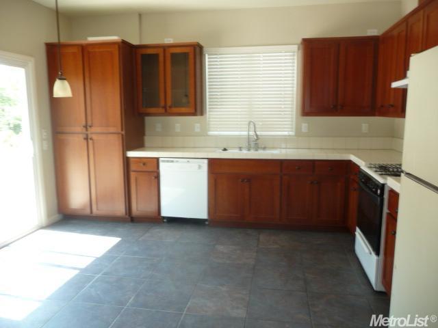 1470 Summerwind Ln, Manteca, CA 95337 photo 2