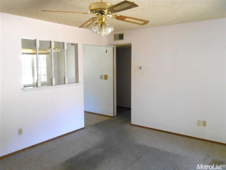 405 Donegal Dr, Modesto, CA 95354 photo 2