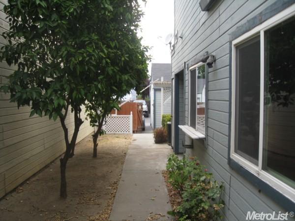 444 E Golf Cir, Manteca, CA 95337 photo 2