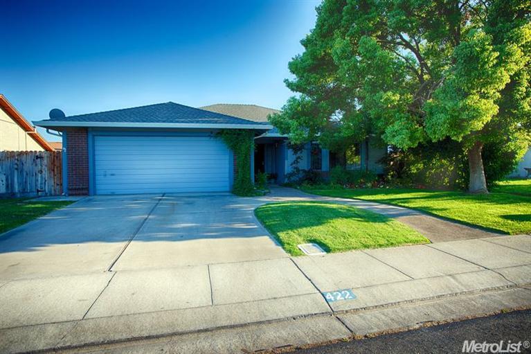 422 Lancaster Dr, Manteca, CA 95336 photo 2