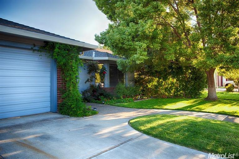 422 Lancaster Dr, Manteca, CA 95336 photo 3