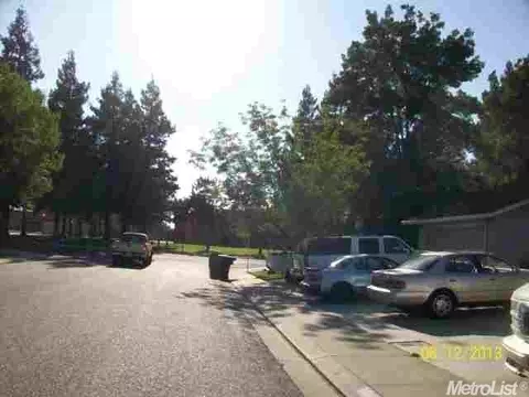 1905 Dampy Ct, Modesto, CA 95355 photo 2