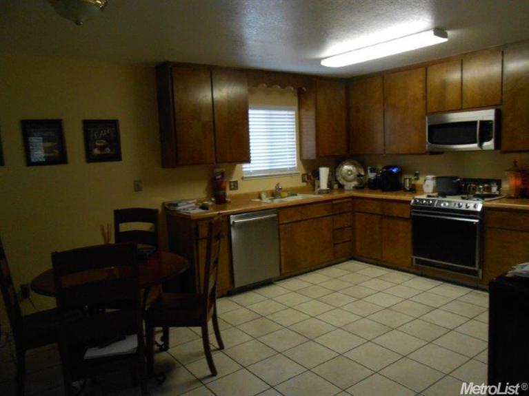 1005 Canyon Ct, Modesto, CA 95351 photo 2