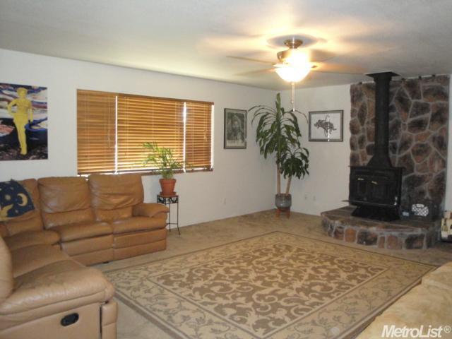 1587 Cheyenne Rd, Copperopolis, CA 95228 photo 3