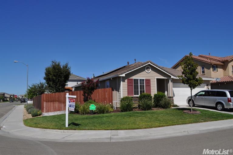 1587 Topiary Dr, Manteca, CA 95337 photo 1