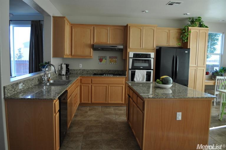 1587 Topiary Dr, Manteca, CA 95337 photo 3