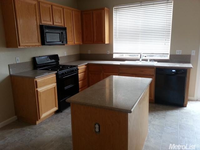 822 Moonbeam Way, Turlock, CA 95382 photo 2