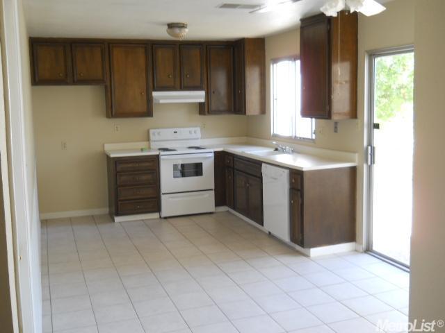 2720 Barcelona, Modesto, CA 95354 photo 2