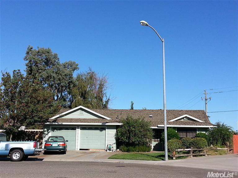 2071 Thames Pl, Manteca, CA 95336 photo 1