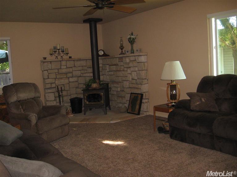 15426 Elm Ave, Patterson, CA 95363 photo 4