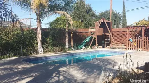 806 E North St, Manteca, CA 95336 photo 3