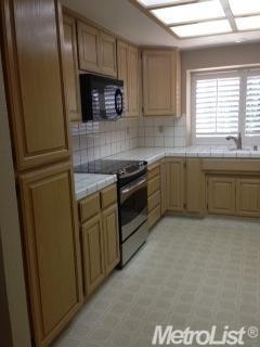1028 Copper Falls Ct, Modesto, CA 95355 photo 2