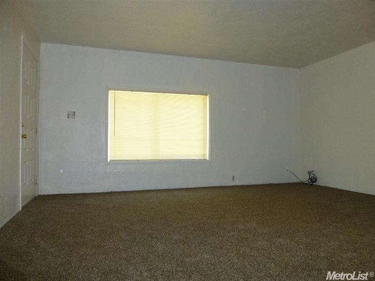 1208 Eugene Ave, Modesto, CA 95351 photo 2