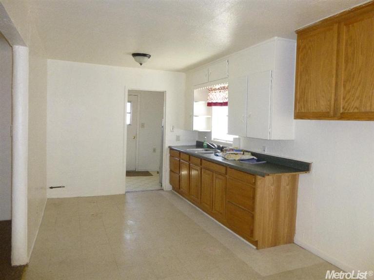 1208 Eugene Ave, Modesto, CA 95351 photo 4
