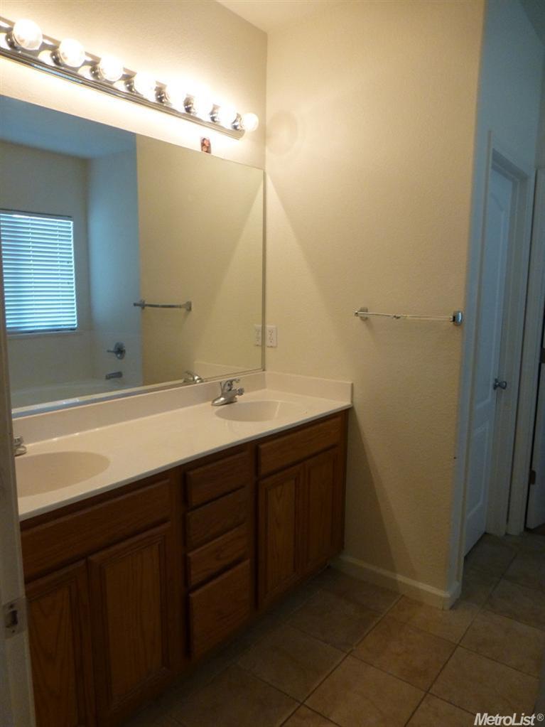 651 Brookhurst Blvd, Lathrop, CA 95330 photo 7