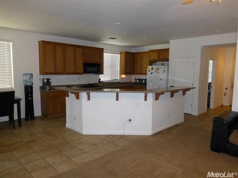 651 Brookhurst Blvd, Lathrop, CA 95330 photo 2