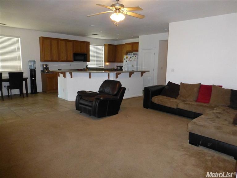 651 Brookhurst Blvd, Lathrop, CA 95330 photo 3