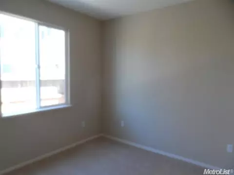 1372 Gianna Ln, Manteca, CA 95336 photo 4