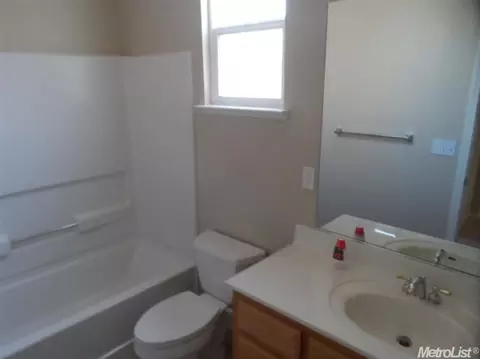 1372 Gianna Ln, Manteca, CA 95336 photo 3