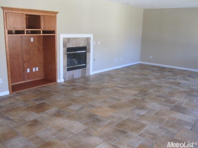 233 Lasata Dr, Tracy, CA 95377 photo 4