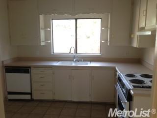 954 Long Ct, Modesto, CA 95350 photo 4
