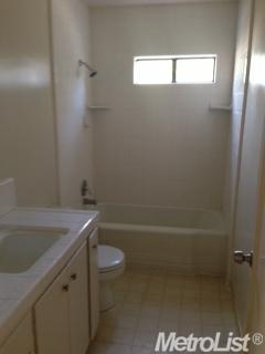 954 Long Ct, Modesto, CA 95350 photo 3
