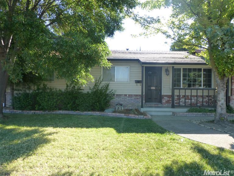 1086 Agate, Manteca, CA 95336 photo 2