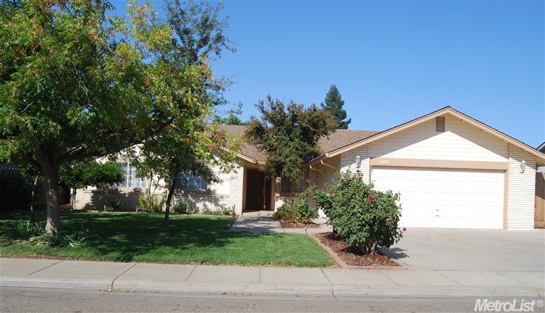 2025 Independence Dr, Turlock, CA 95382 photo 1