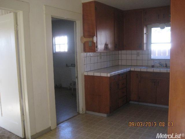 320 Carnation Ave, Gustine, CA 95322 photo 3
